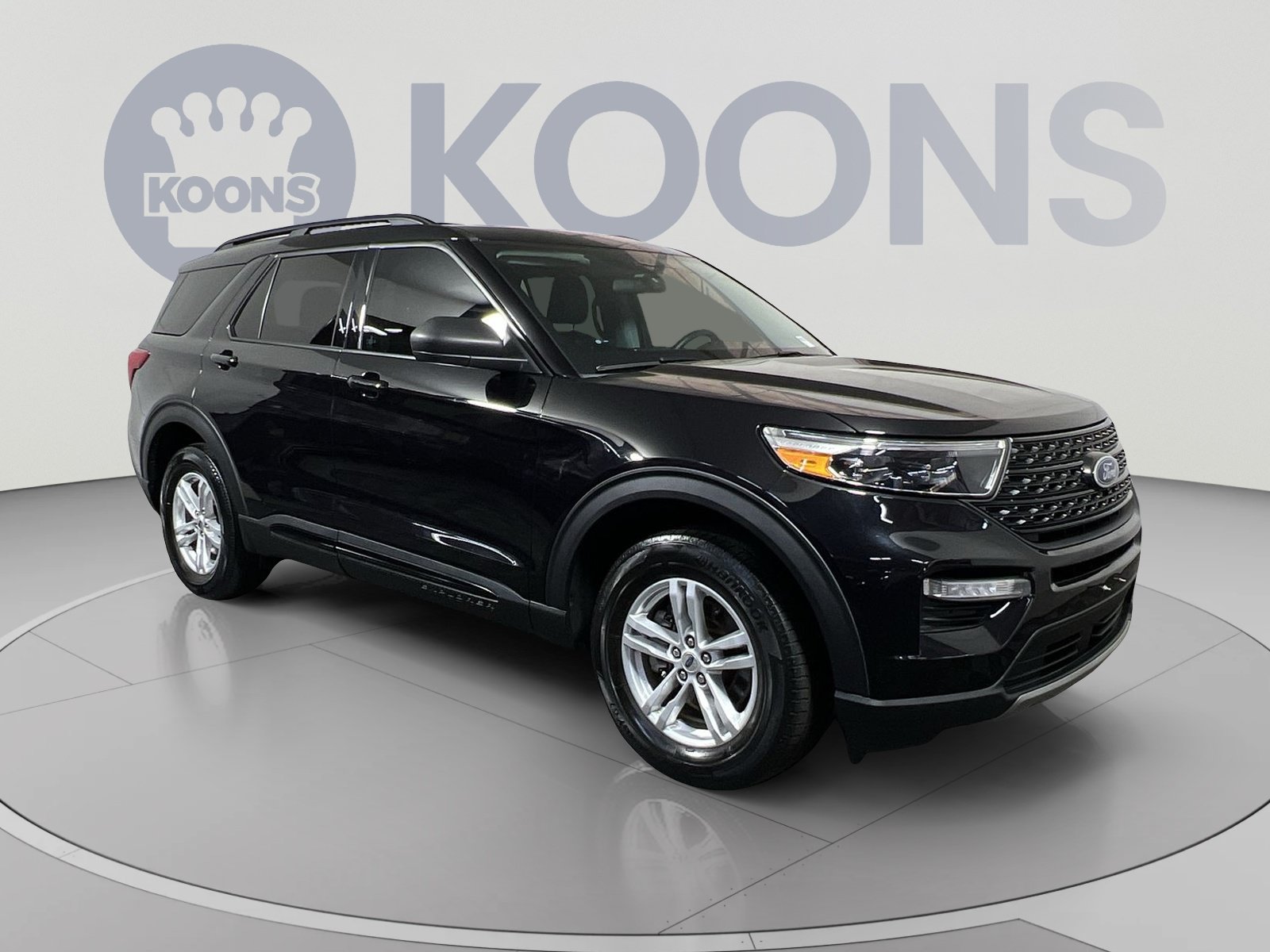 Certified 2022 Ford Explorer XLT w/ Equipment Group 202A AWD/4WD image 2