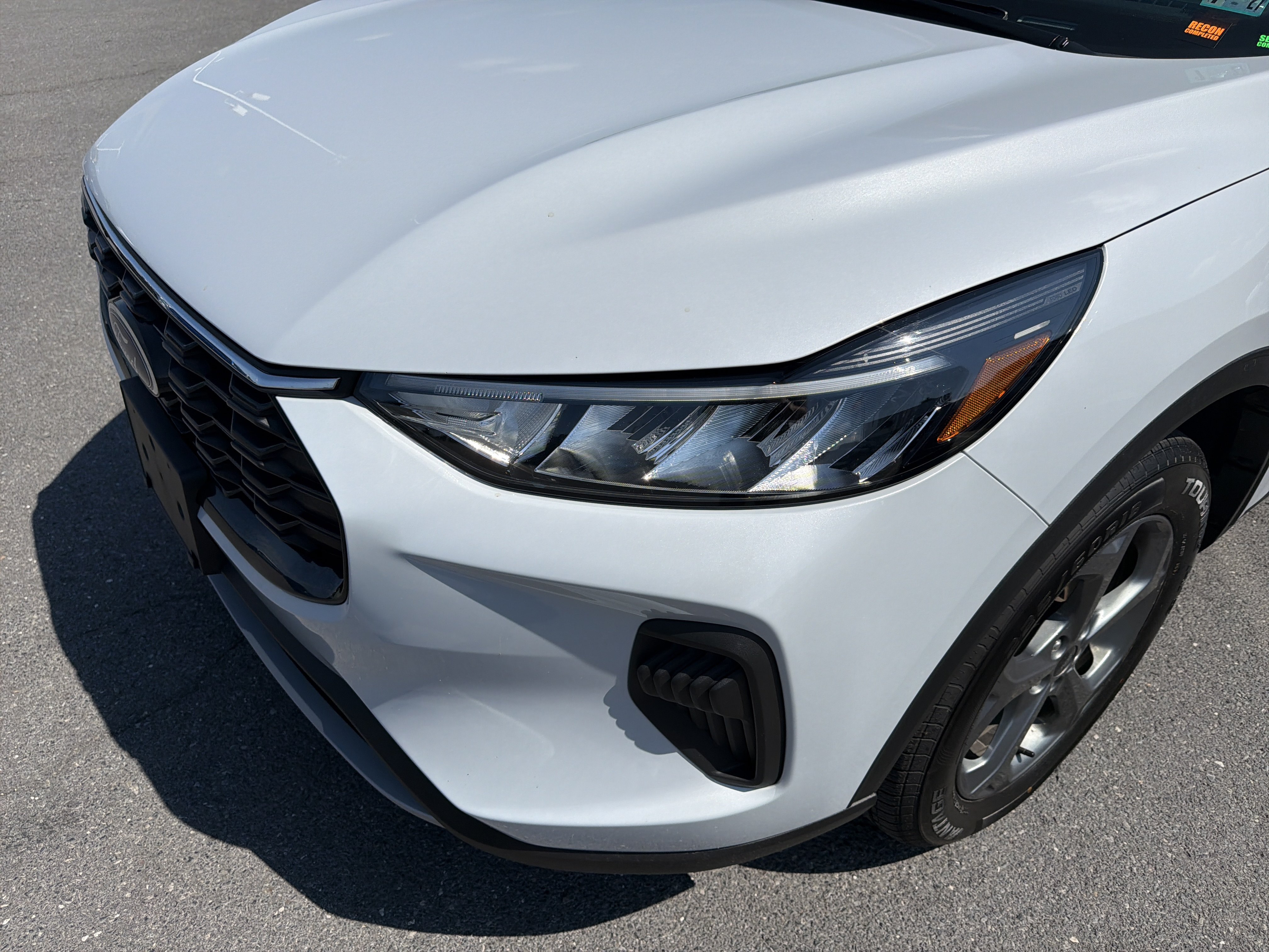 Certified 2025 Ford Escape ST-Line AWD/4WD image 10