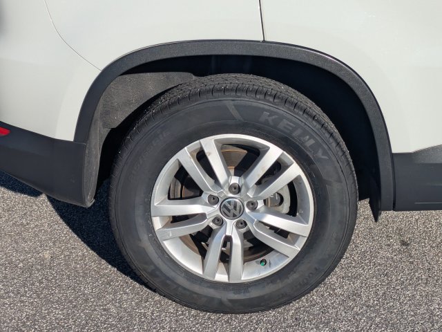 Used 2017 Volkswagen Tiguan S FWD image 11