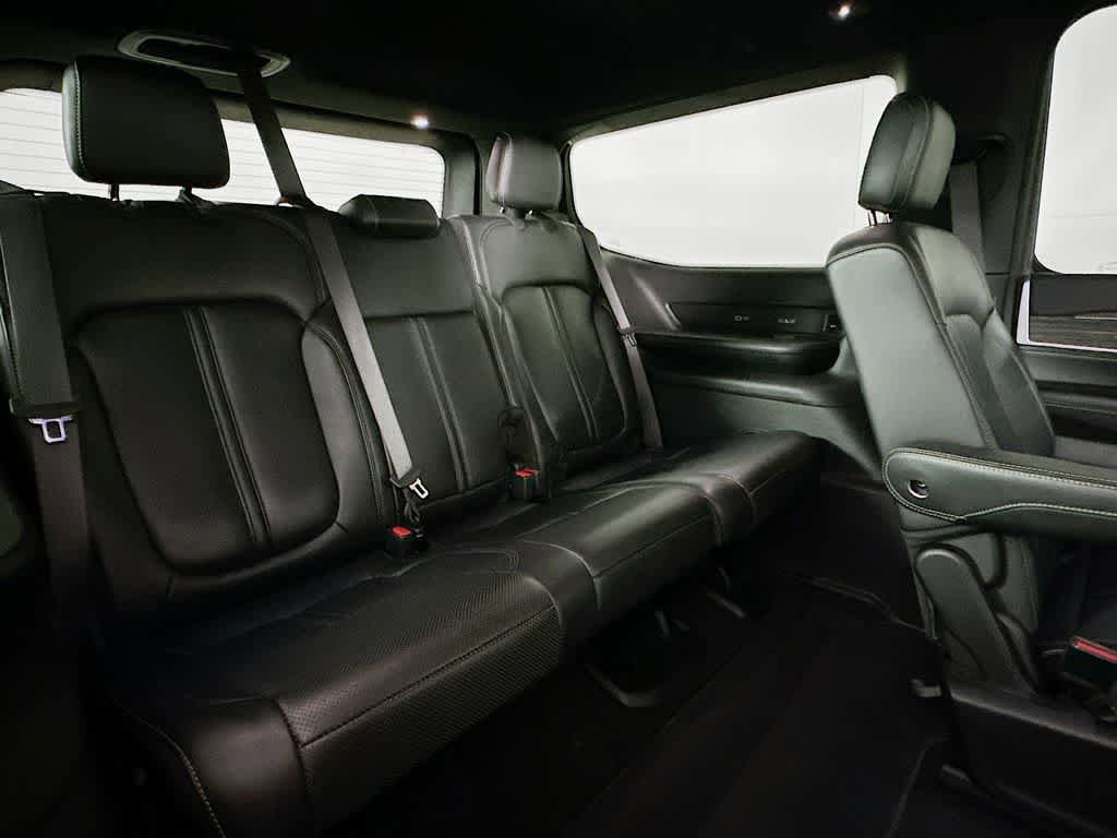 Used 2022 Jeep Wagoneer Series III w/ Flexible Seating Group AWD/4WD image 33