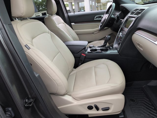 Certified 2019 Ford Explorer Limited w/ Ford Safe & Smart Package AWD/4WD image 35