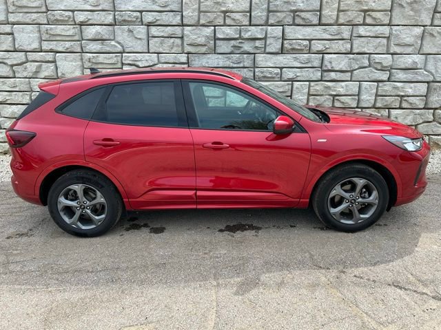 Certified 2023 Ford Escape ST-Line Select w/ Tech Pack #1 AWD/4WD image 2