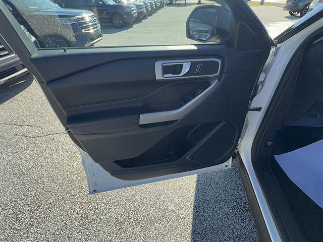 Certified 2023 Ford Explorer XLT w/ Equipment Group 202A AWD/4WD image 11