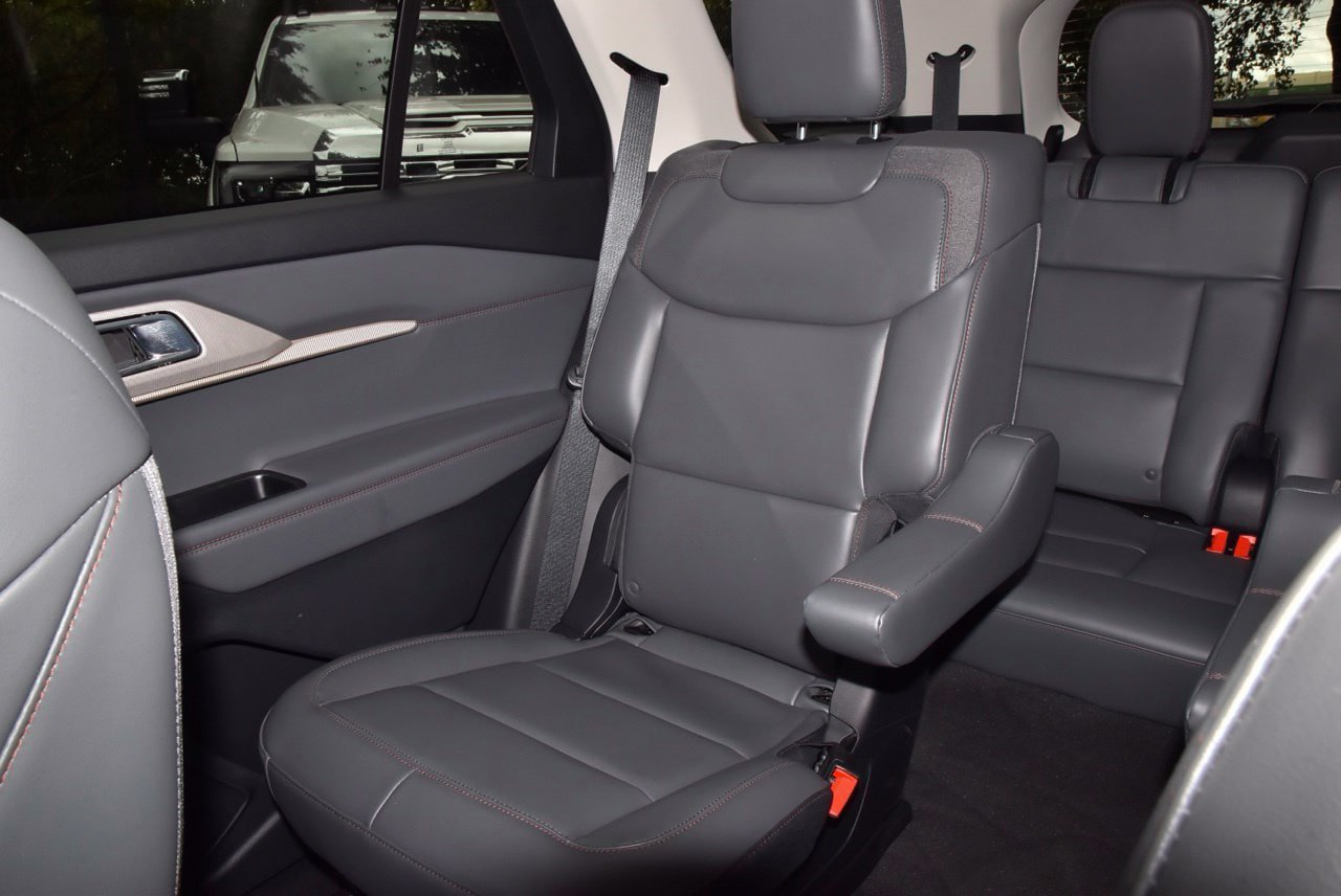 Certified 2025 Ford Explorer Active w/ Active Comfort Package RWD image 20