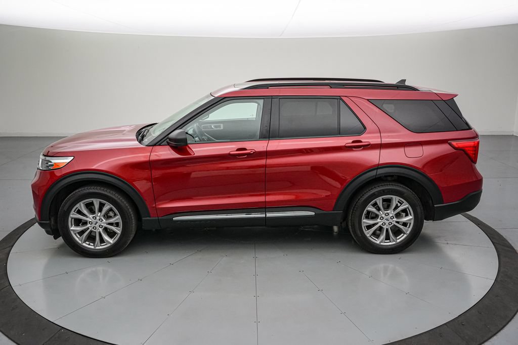 Certified 2024 Ford Explorer XLT w/ Equipment Group 202A AWD/4WD image 7