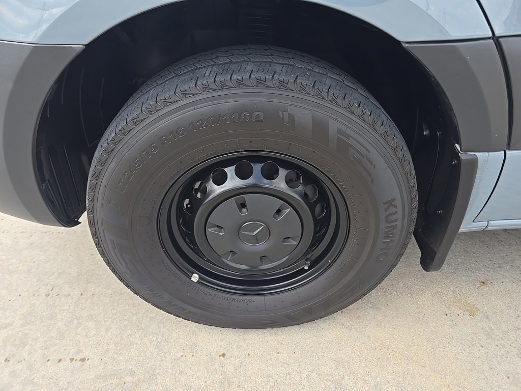 Used 2023 Mercedes-Benz Sprinter 1500 image 9