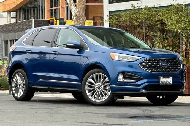Certified 2022 Ford Edge Titanium w/ Equipment Group 301A AWD/4WD image 2