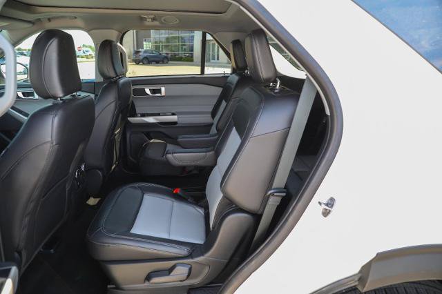 Certified 2024 Ford Explorer XLT w/ XLT Sport Appearance Package AWD/4WD image 26
