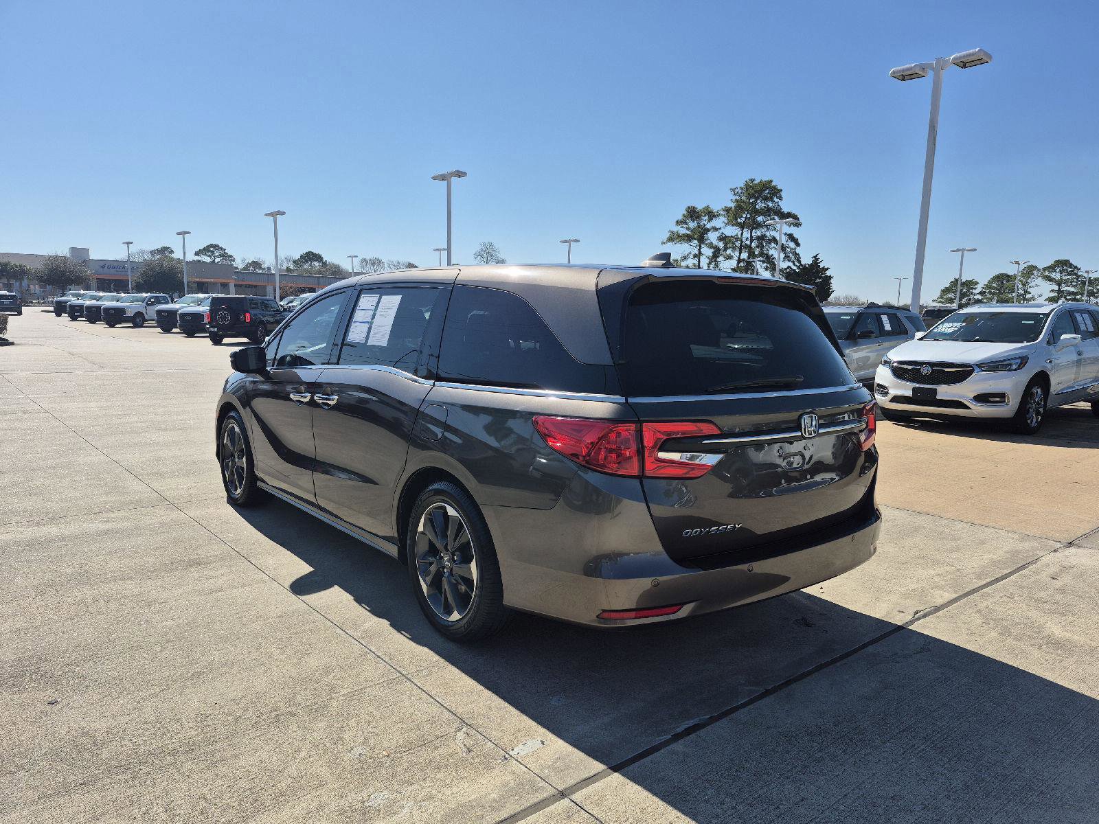 Used 2023 Honda Odyssey Elite image 3