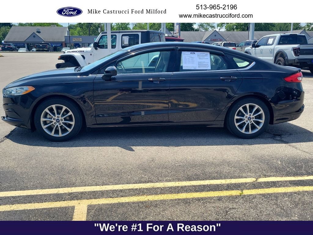 Certified 2017 Ford Fusion SE w/ Fusion SE Technology Package FWD image 2