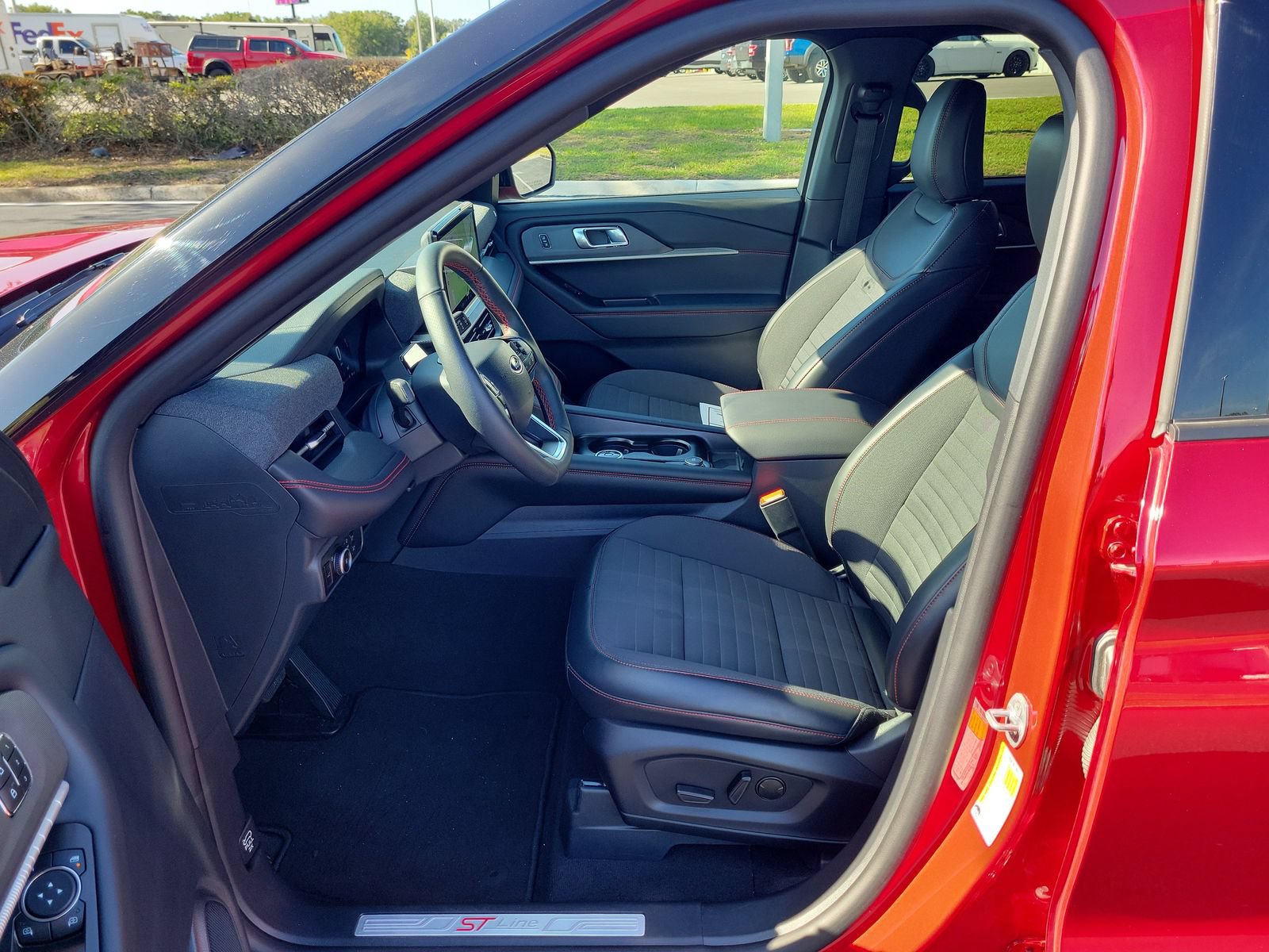 Certified 2025 Ford Explorer ST-Line w/ Premium Package RWD image 18