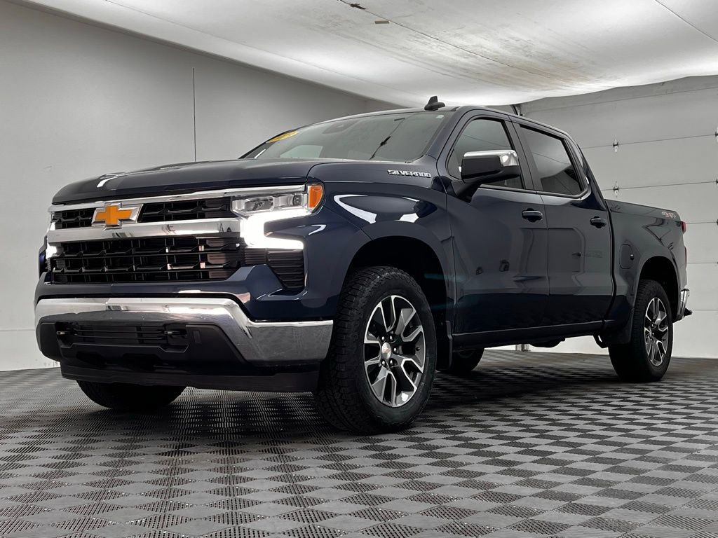 Used 2023 Chevrolet Silverado 1500 LT AWD/4WD image 2