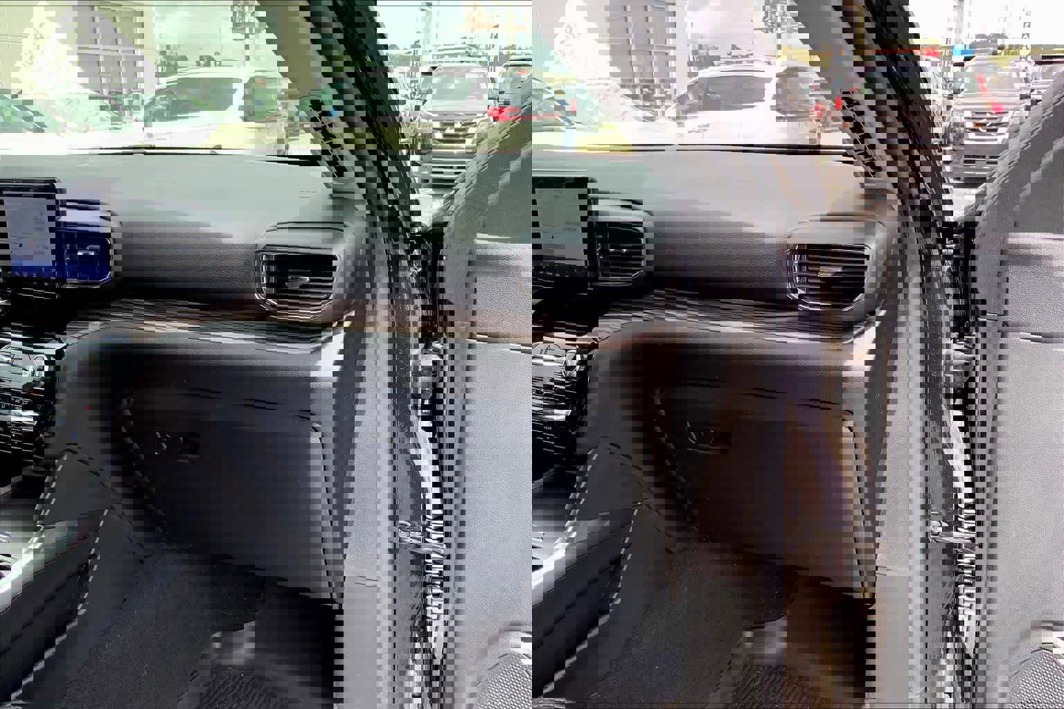 Certified 2022 Ford Explorer Limited w/ Equipment Group 301A image 18