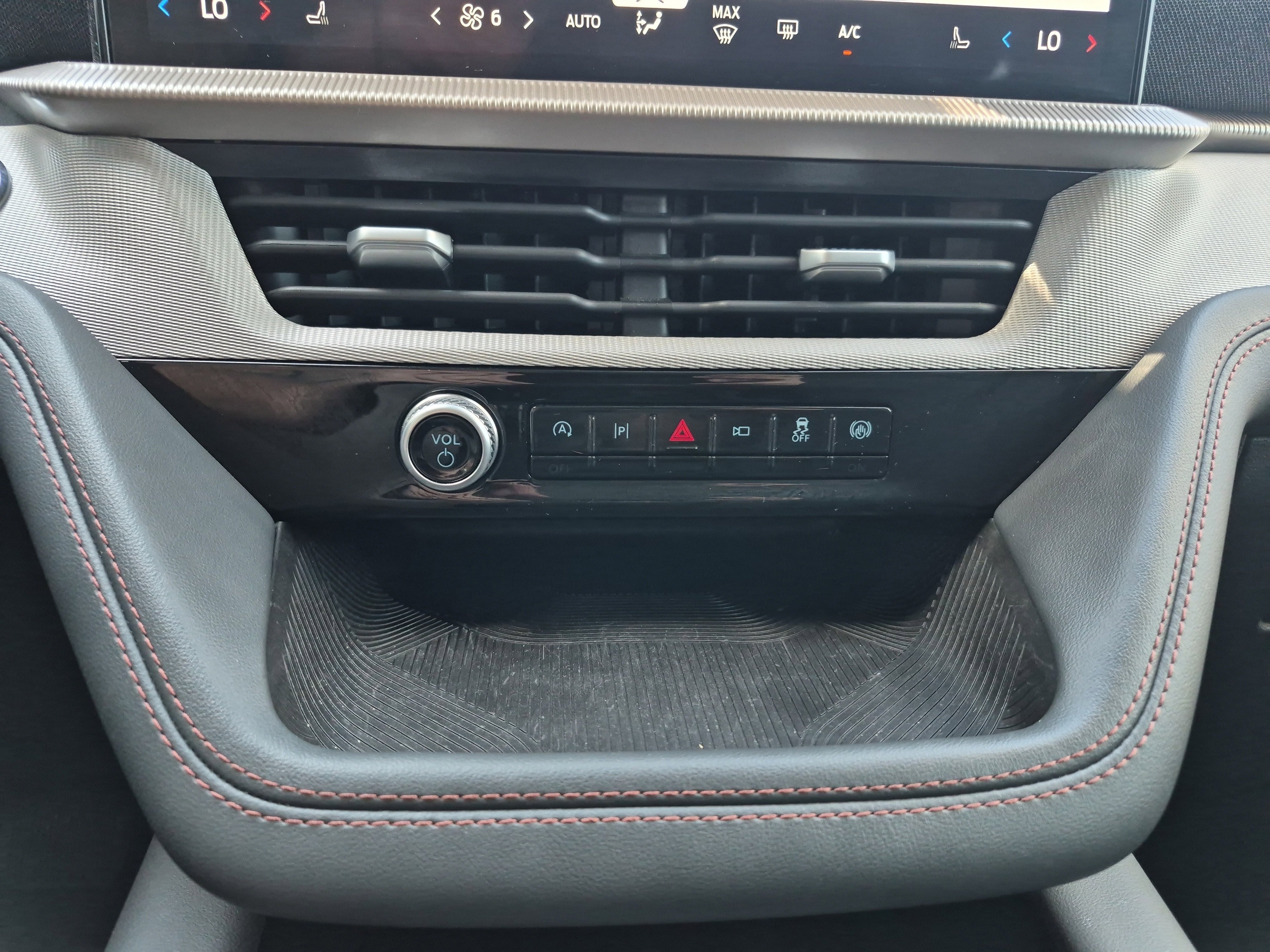 Certified 2025 Ford Explorer Active image 32