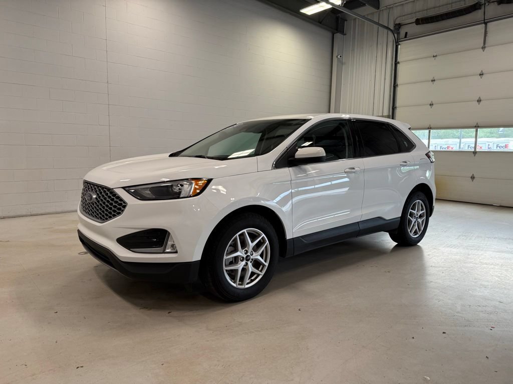 Certified 2024 Ford Edge SEL w/ Convenience Package AWD/4WD image 3
