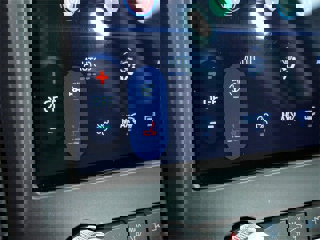 Certified 2023 Ford Edge Titanium w/ Class II Trailer Tow Package image 22