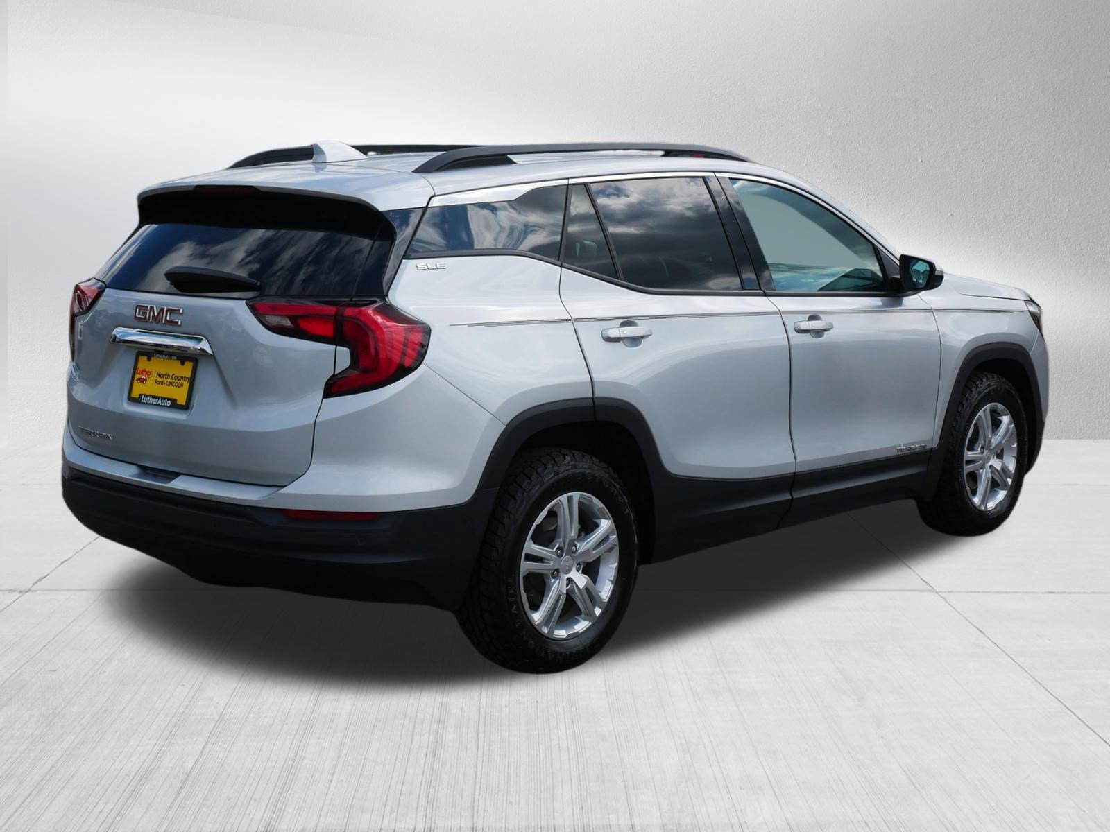 Used 2020 GMC Terrain SLE w/ Driver Convenience Package FWD image 7