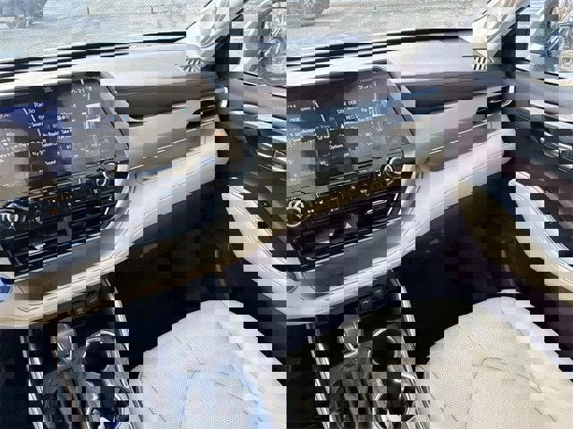 Used 2020 Toyota Highlander Platinum image 16