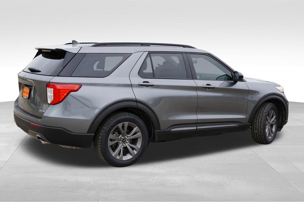 Certified 2024 Ford Explorer XLT w/ Equipment Group 202A AWD/4WD image 4