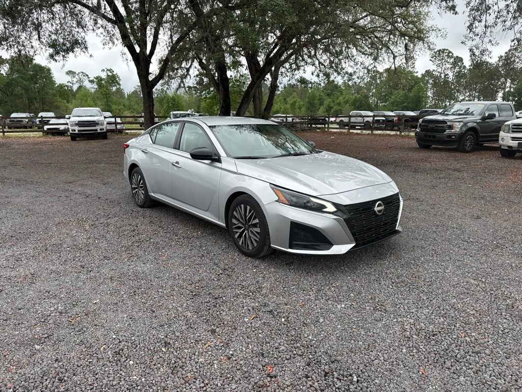 Used 2024 Nissan Altima 2.5 SV FWD image 7