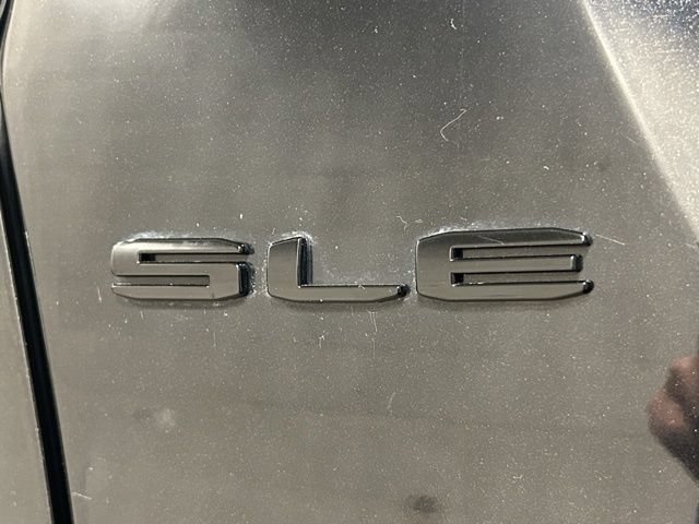 Used 2022 GMC Acadia SLE w/ GMC Pro Grade Package AWD/4WD image 39