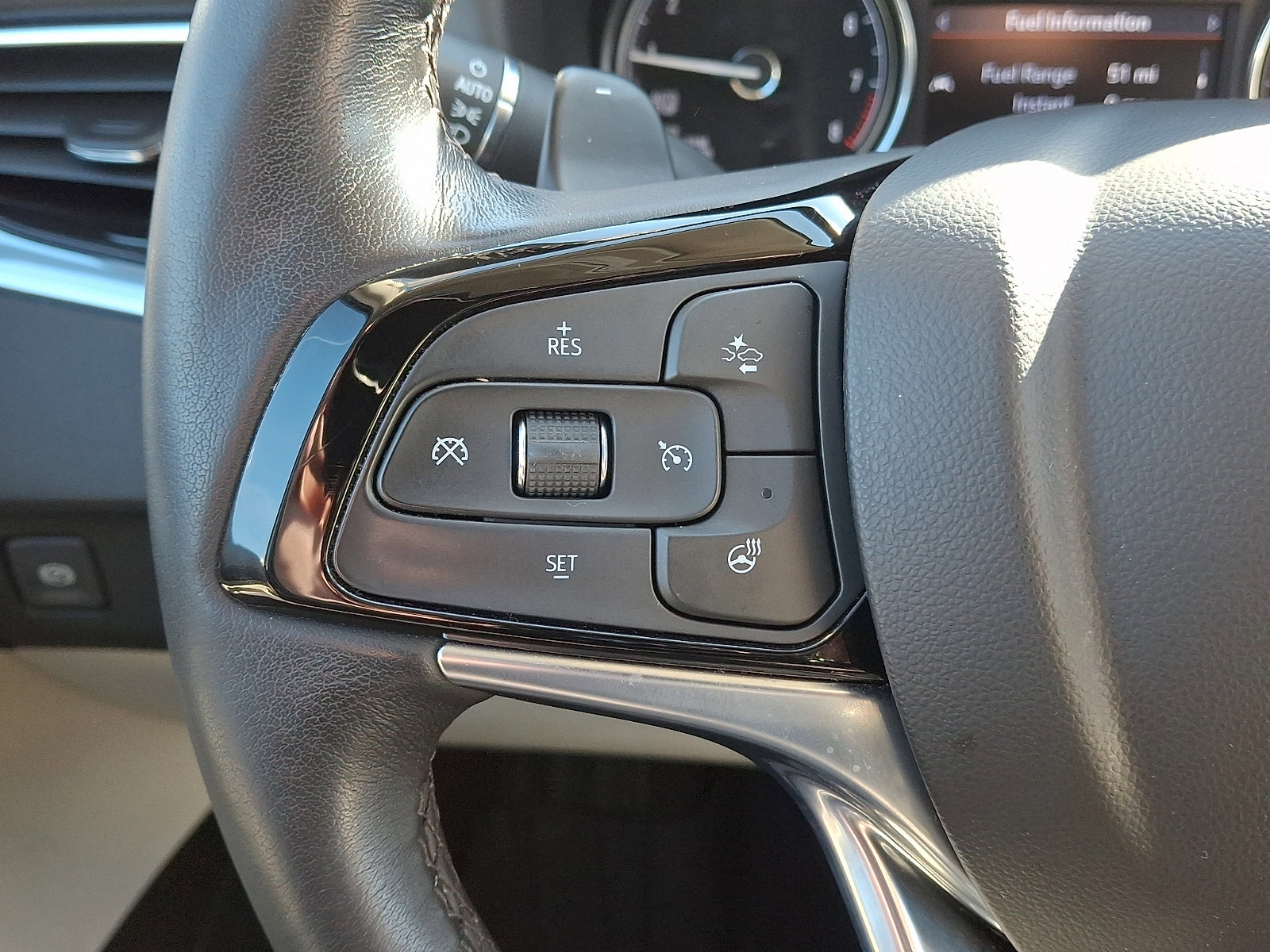 Used 2023 Buick Enclave Essence image 27