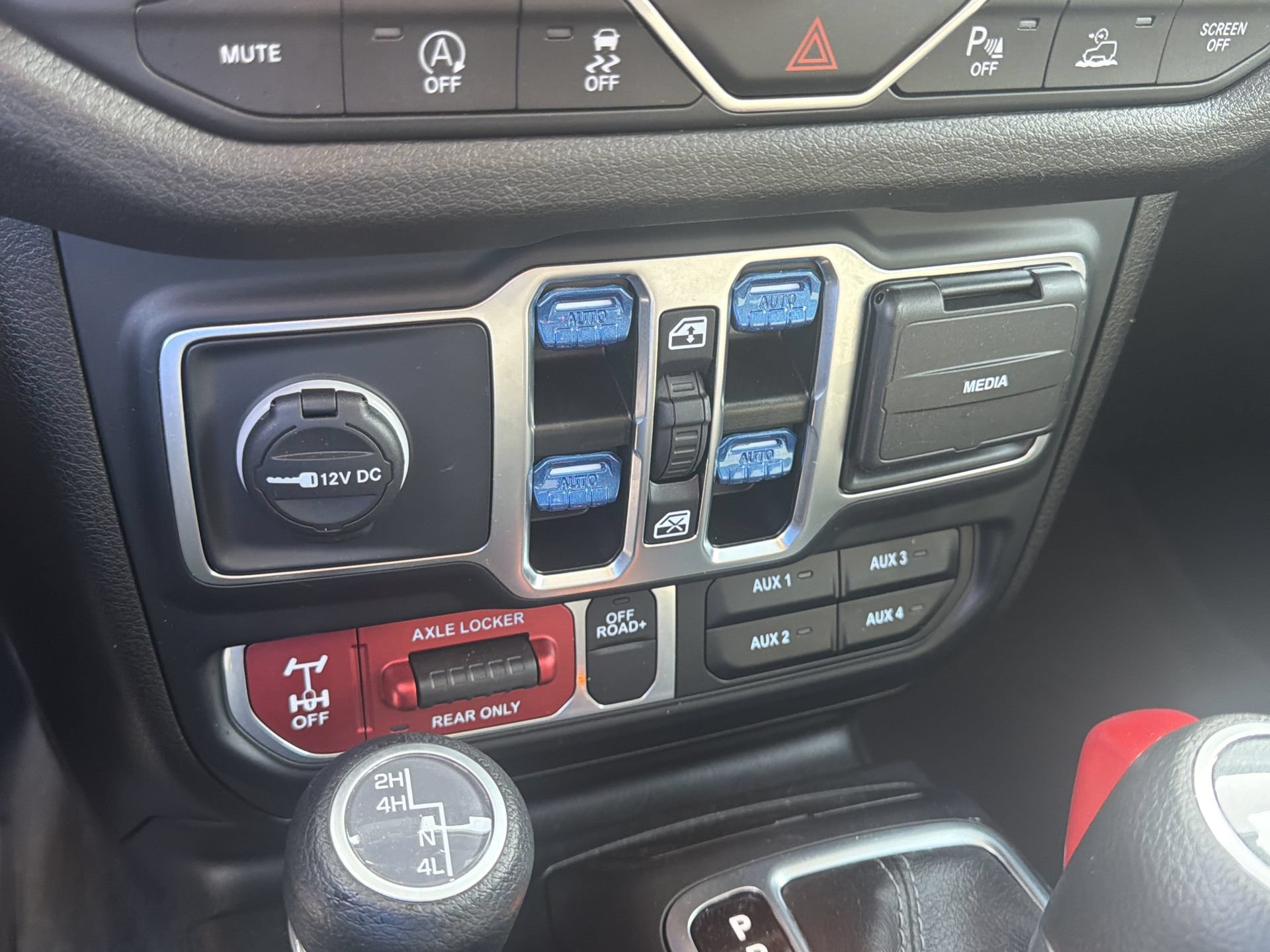 Used 2025 Jeep Wrangler Unlimited Sport AWD/4WD image 23