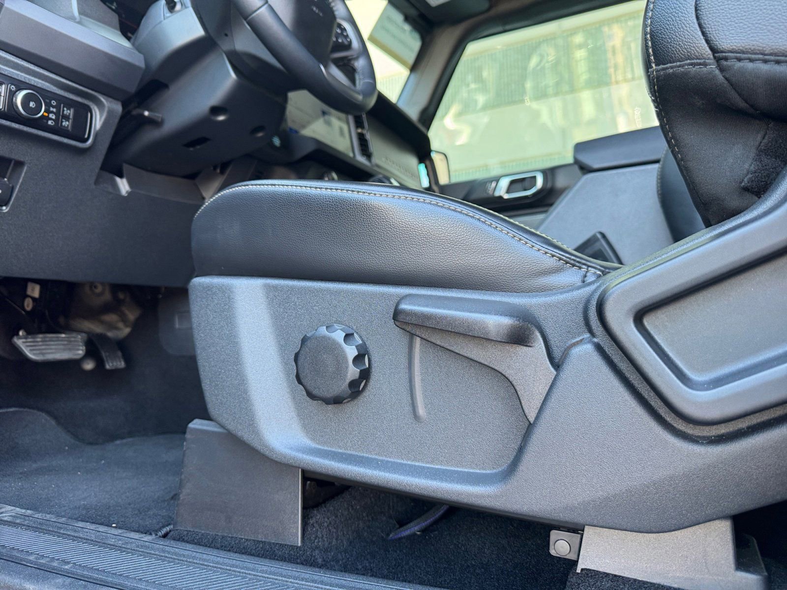 Certified 2025 Ford Bronco Badlands image 19