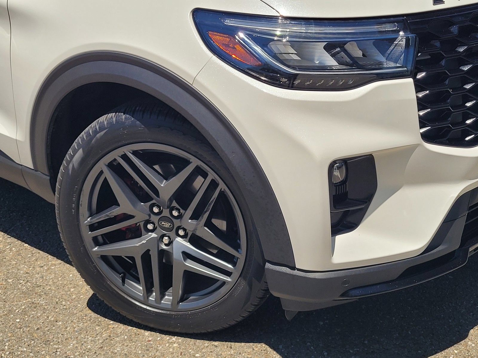 Certified 2025 Ford Explorer ST AWD/4WD image 9