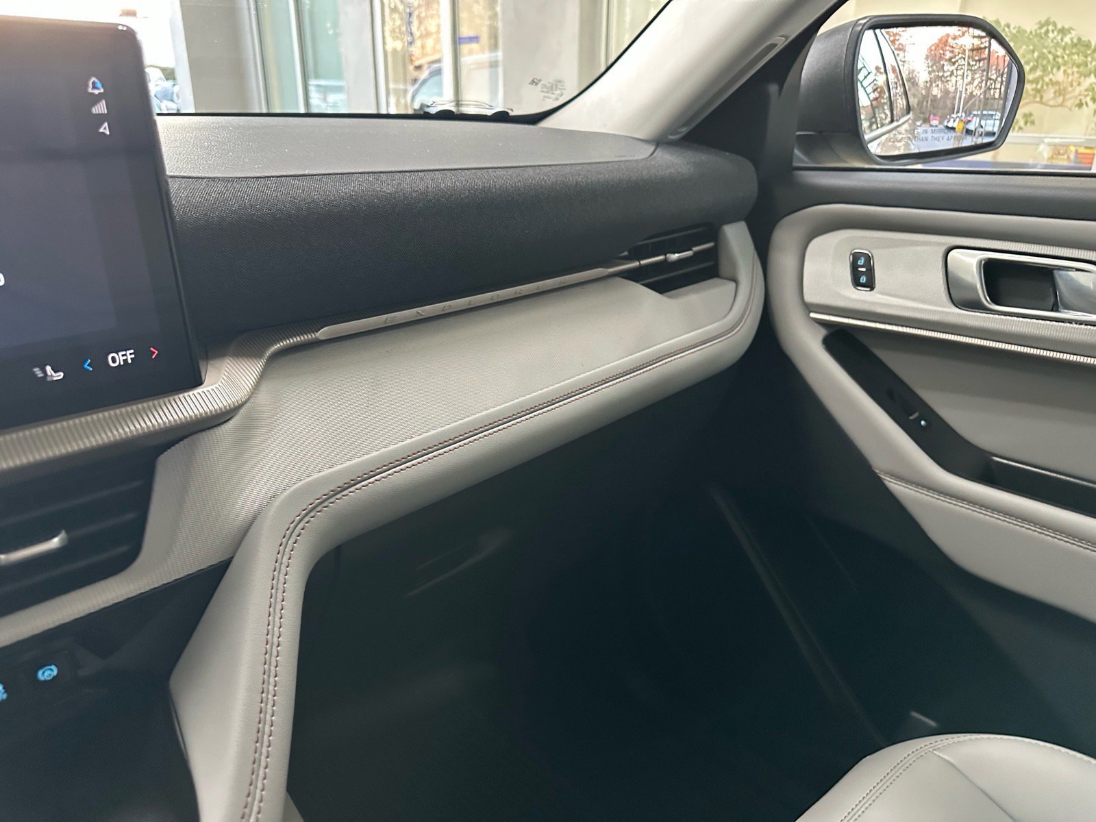 Certified 2025 Ford Explorer Active w/ Active Comfort Package image 35