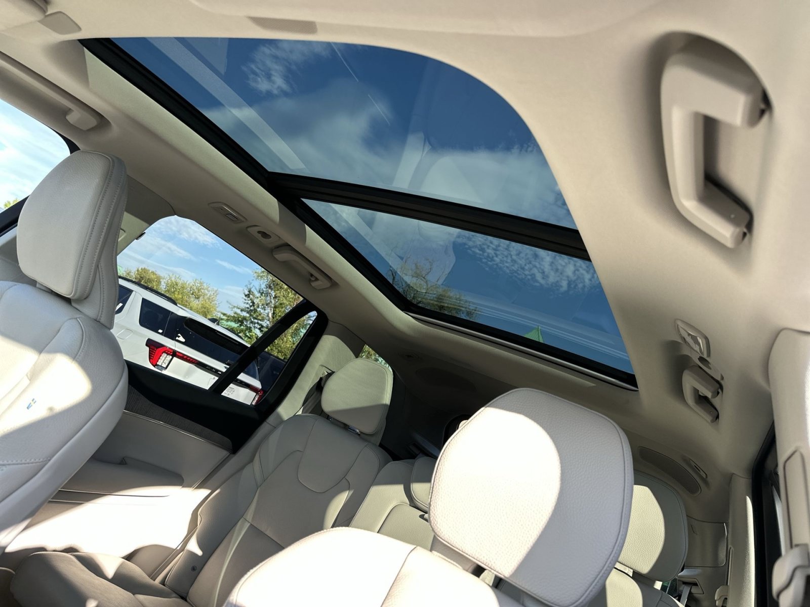 Used 2023 Volvo XC90 B6 Plus w/ Protection Package AWD/4WD image 25