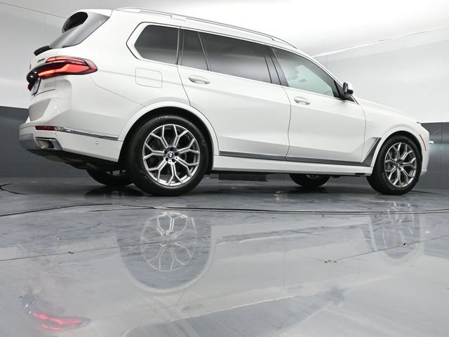Used 2023 BMW X7 xDrive40i AWD/4WD image 44