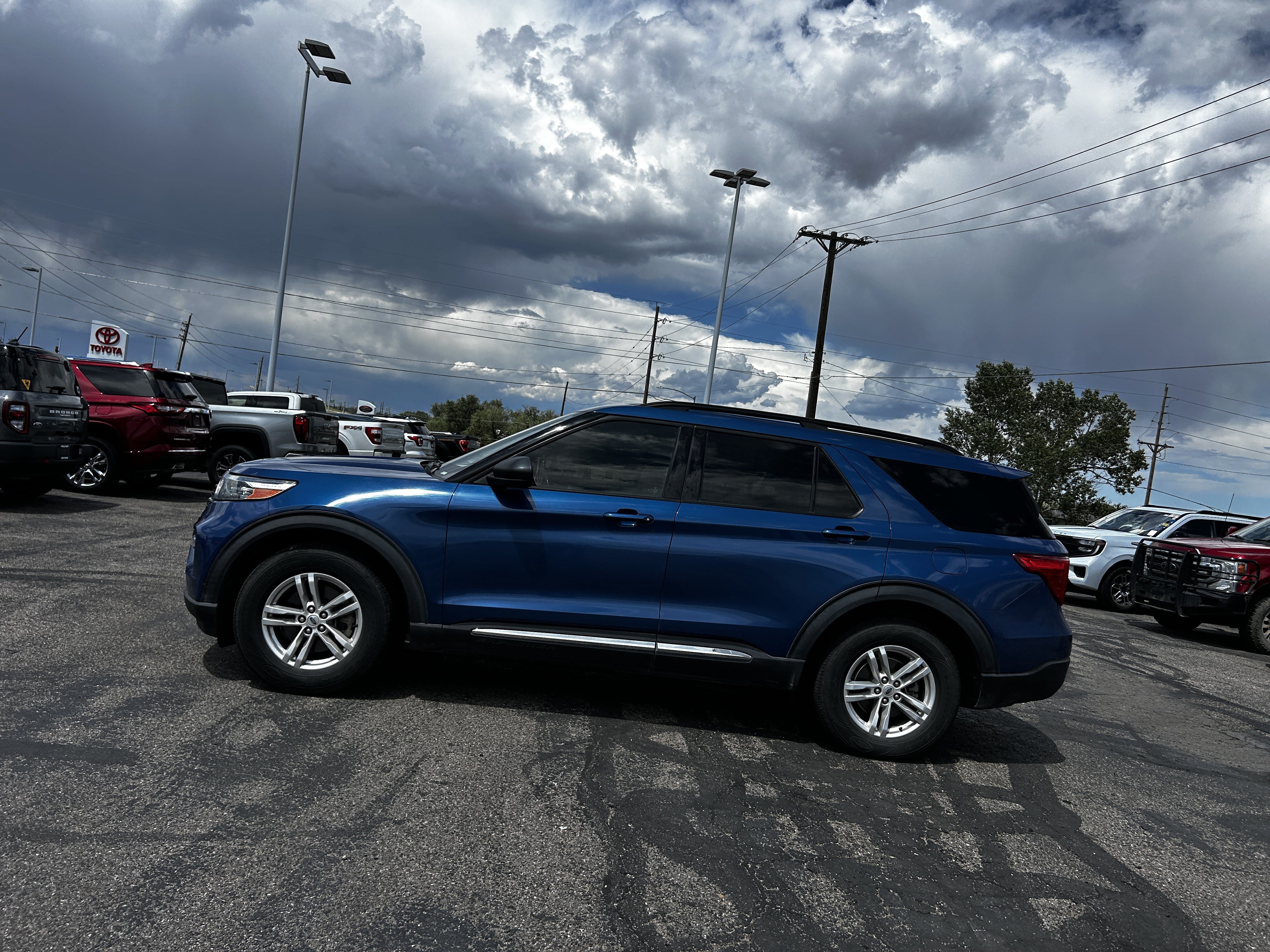 Certified 2020 Ford Explorer XLT w/ Equipment Group 202A AWD/4WD image 2