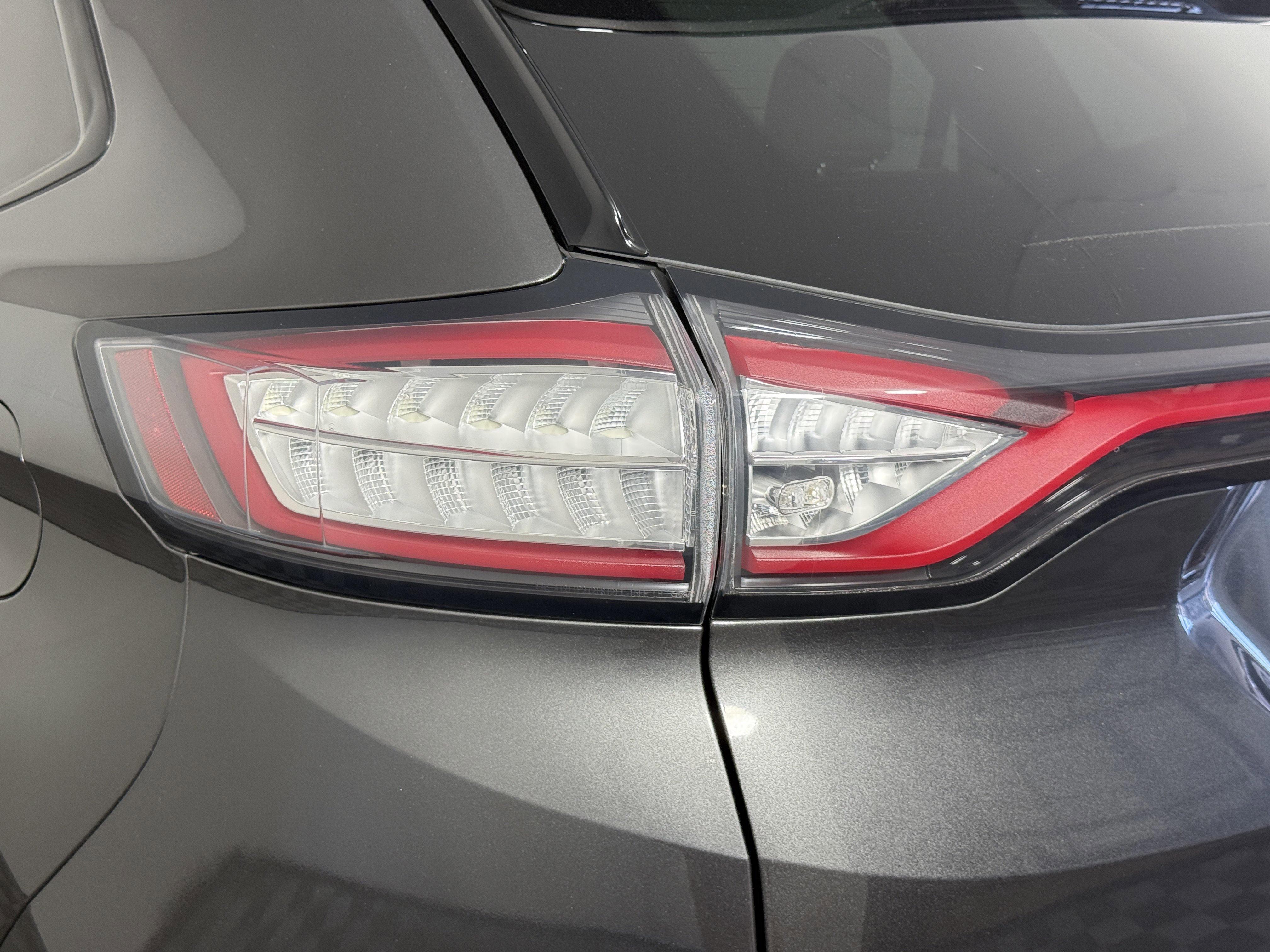 Certified 2018 Ford Edge SE image 8