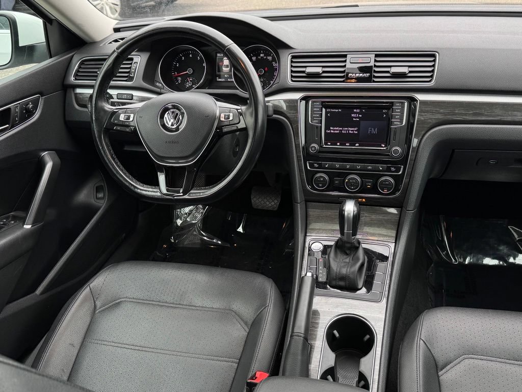 Used 2018 Volkswagen Passat 2.0T SE FWD image 18