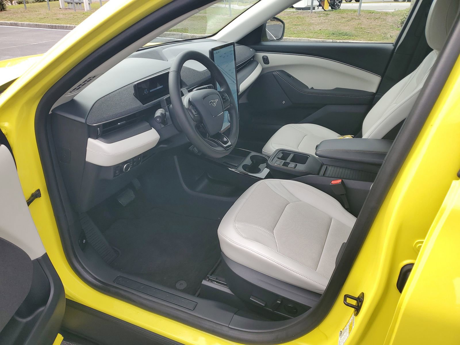 Certified 2025 Ford Mustang Mach-E Premium RWD image 16