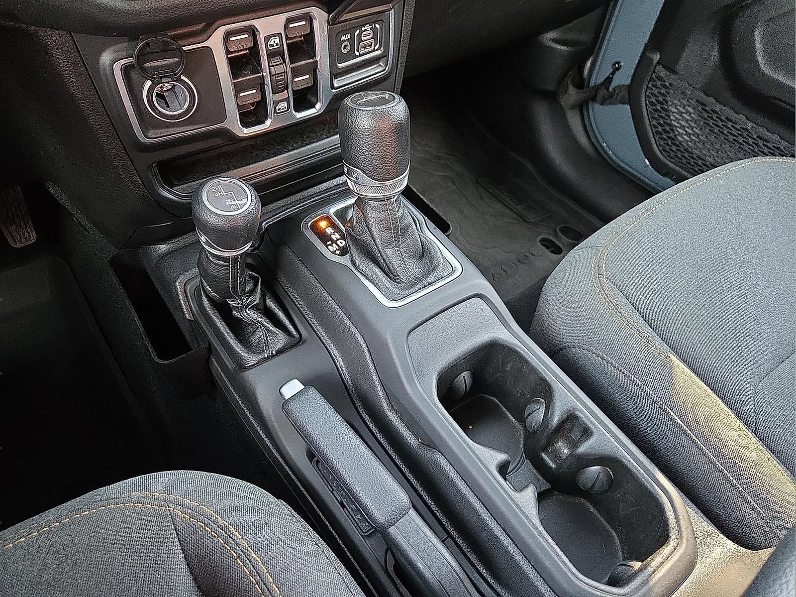 Used 2024 Jeep Gladiator Sport AWD/4WD image 25