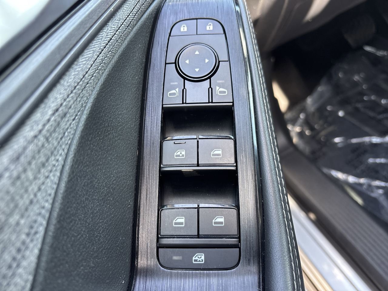 Used 2021 Nissan Rogue SV image 23