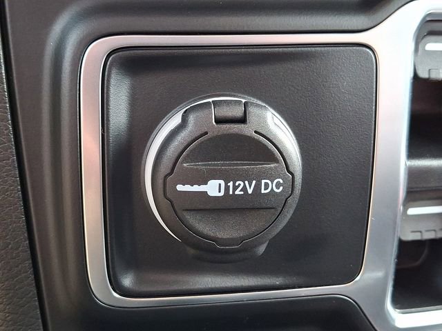 Used 2023 Jeep Wrangler Unlimited Sahara w/ Cold Weather Group AWD/4WD image 24