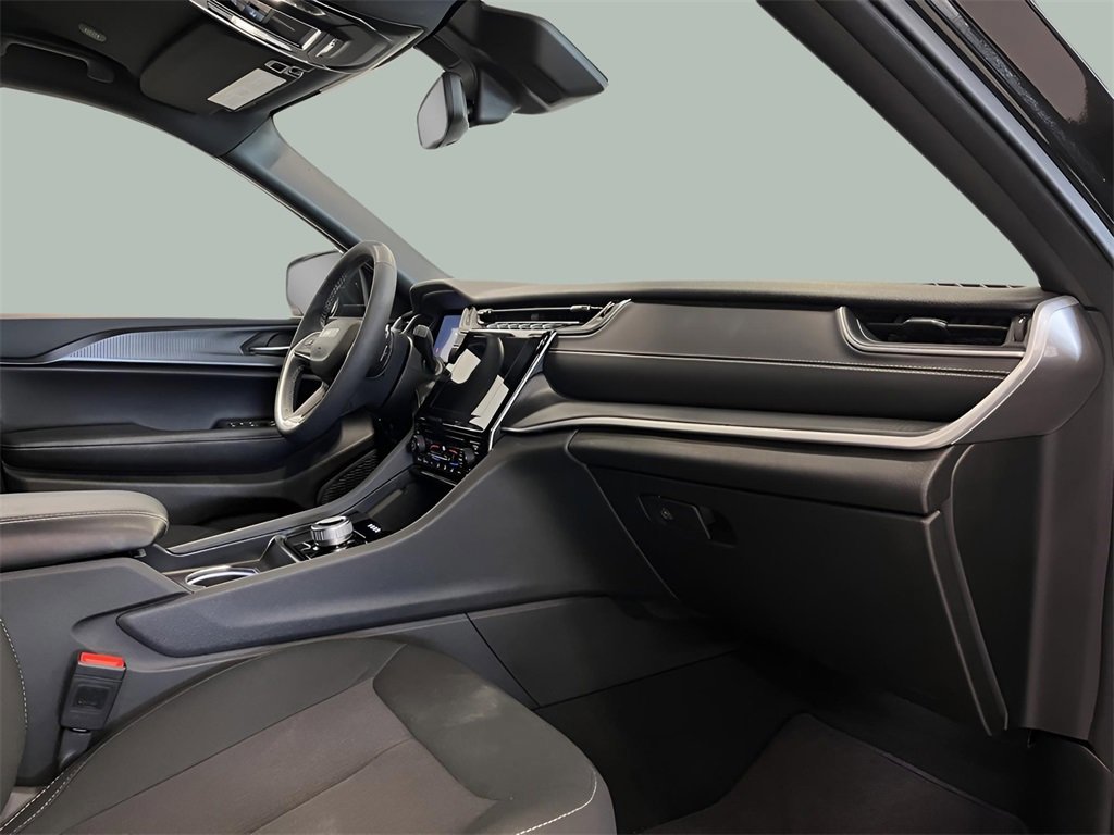 Used 2024 Jeep Grand Cherokee L Laredo image 29