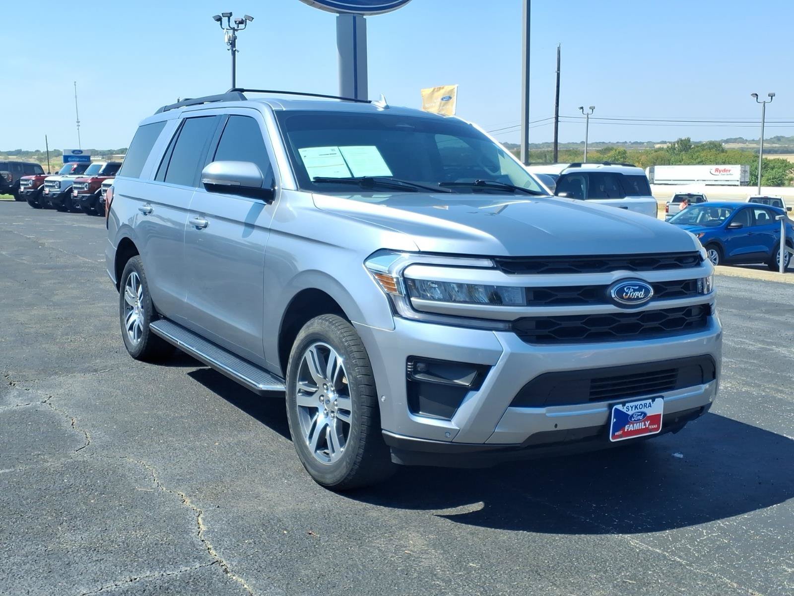 Certified 2023 Ford Expedition XLT RWD image 3