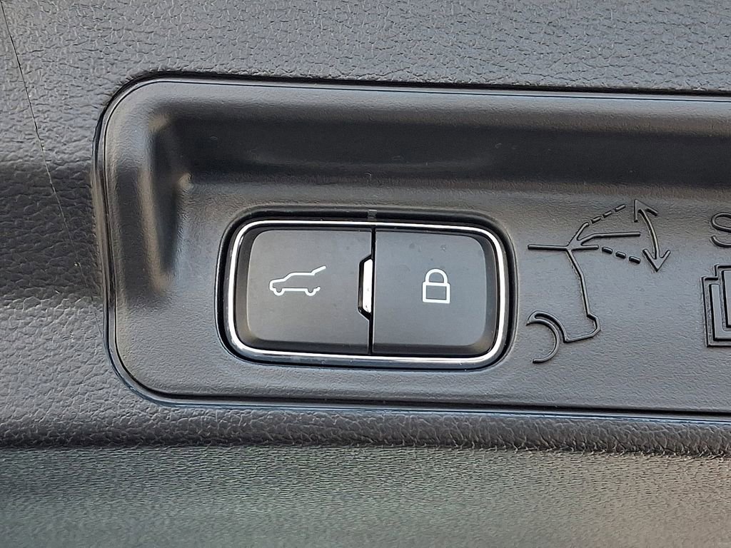 Certified 2025 Ford Explorer ST image 30