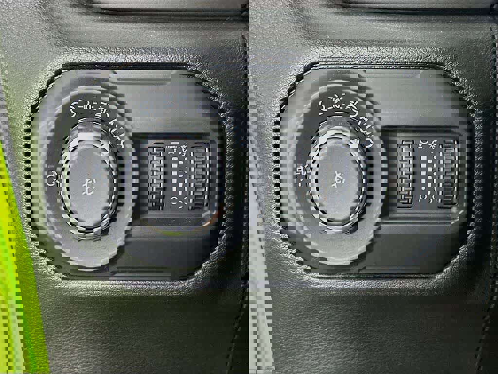 Used 2019 Jeep Wrangler Unlimited Sahara w/ LED Lighting Group image 27