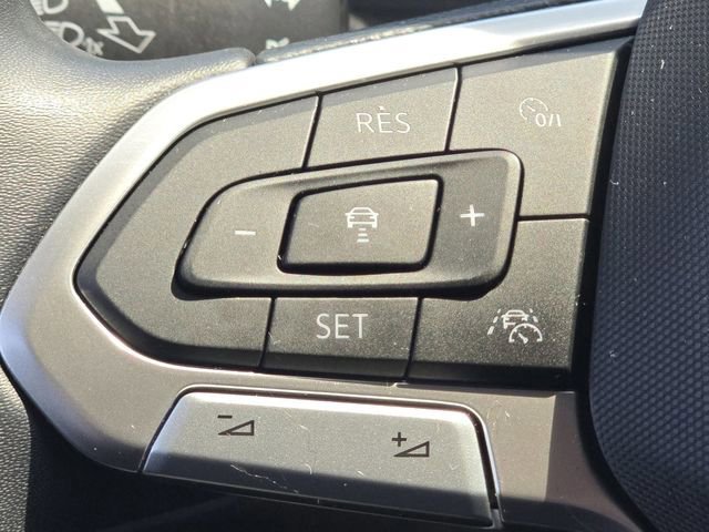 Used 2022 Volkswagen Tiguan SE AWD/4WD image 32