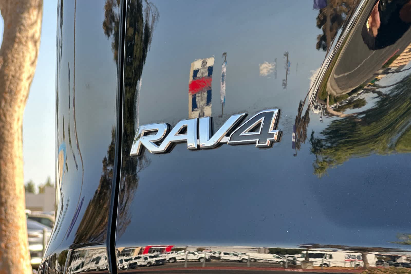 Used 2025 Toyota RAV4 LE AWD/4WD image 27