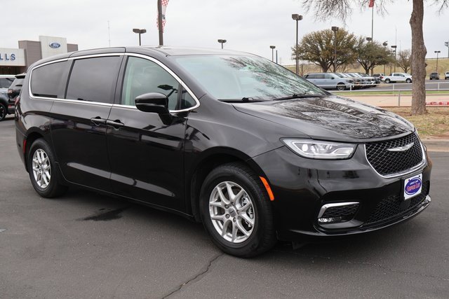 Used 2024 Chrysler Pacifica Touring-L image 10