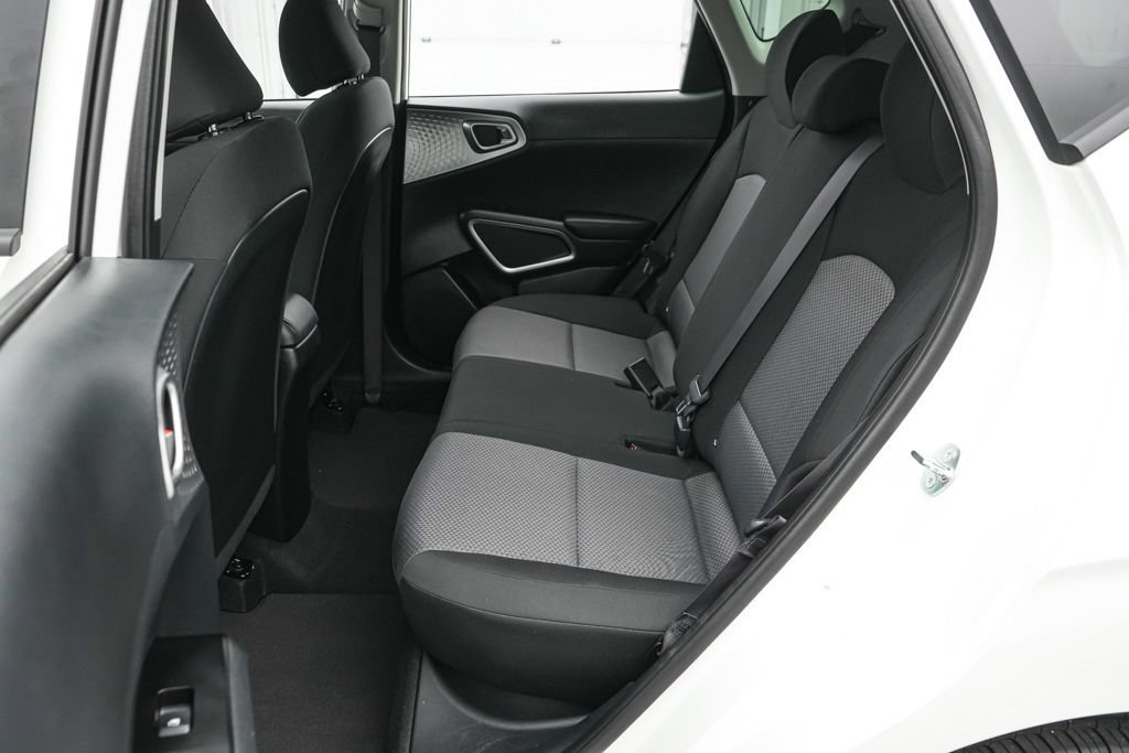 Used 2025 Kia Soul LX w/ LX Technology Package FWD image 18