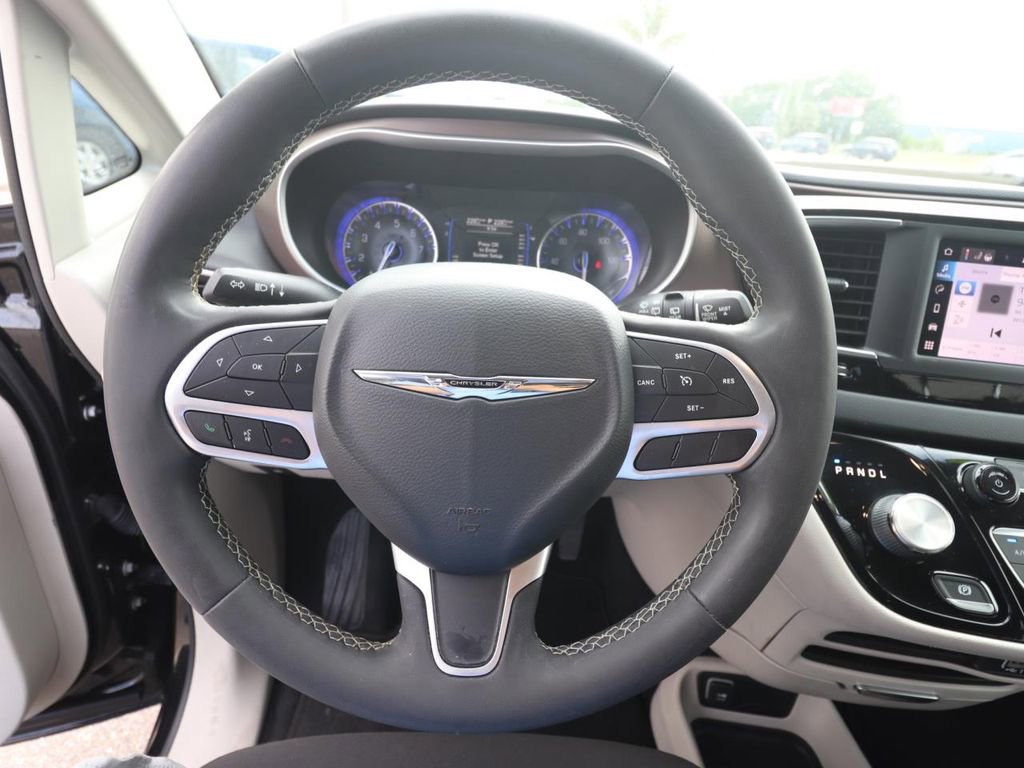 Used 2022 Chrysler Voyager LX FWD image 17