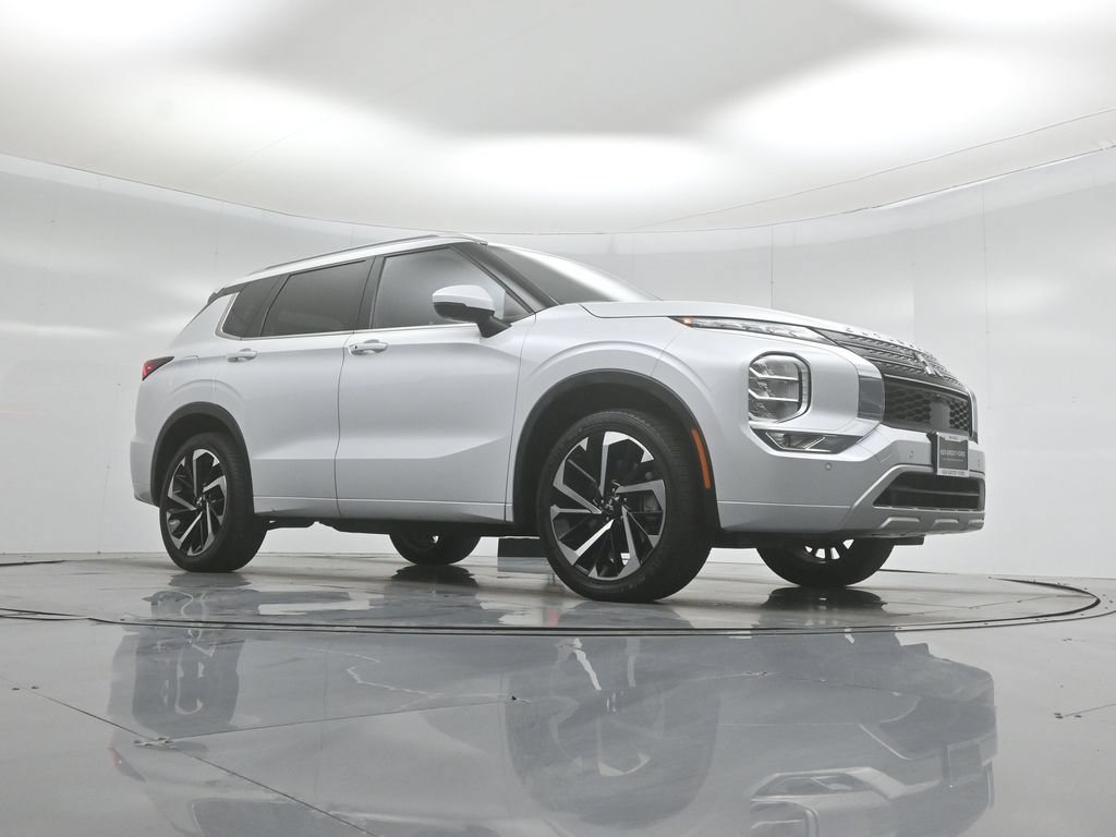 Used 2024 Mitsubishi Outlander SEL FWD image 3