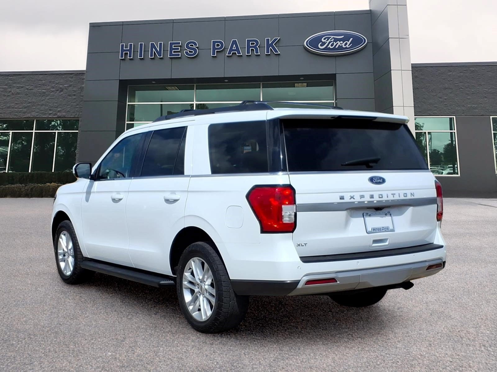 Certified 2024 Ford Expedition XLT AWD/4WD image 5